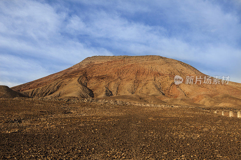 Fuerteventura火山岩层- Montaña Roja